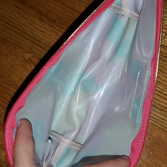 EUC Lilly Pulitzer makeup bag - Picture 4 of 4